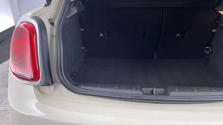 MINI Hatchback 1.5 Cooper Classic 5dr Auto Petrol Hatchback